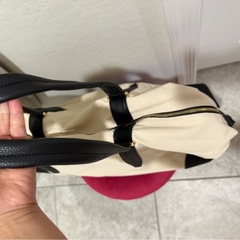 Henny and Lev Canvass Leather Weekender Bag - Picture 4 of 16